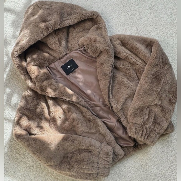 7 for all Mankind Grey Faux Fur Hooded Cropped Bomber Jacket - Picture 2 of 12